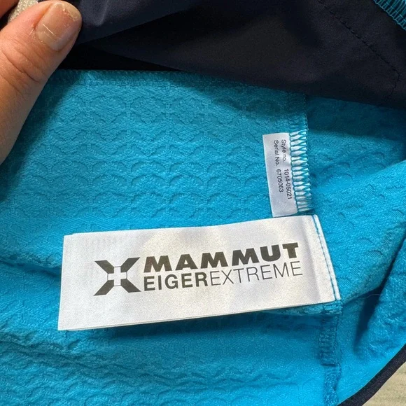 Mammut Women's Blue and Dark Blue Ski Jacket - Picture 8 of 16